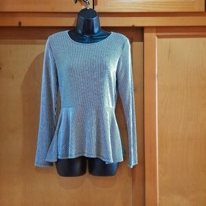 Caution to the Wind size M skaters top